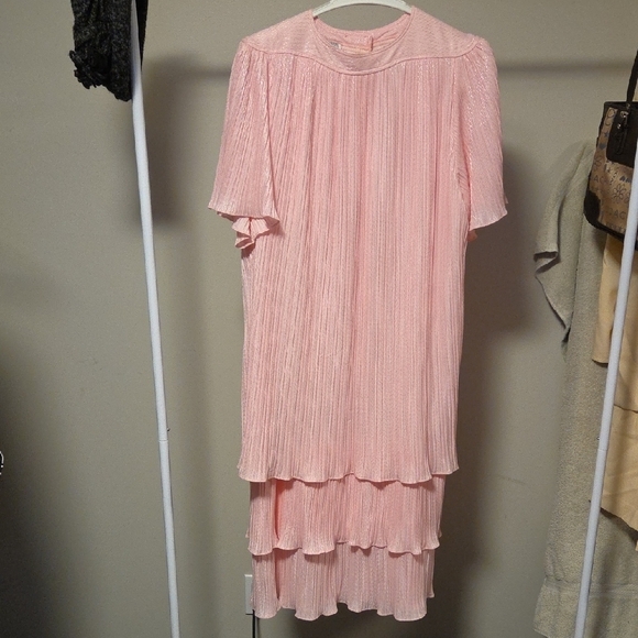 Encore Jeans Dresses & Skirts - Vintage Encore Blush Pink Pleated‎ Short-Sleeve Layered Maxi Dress Size 16